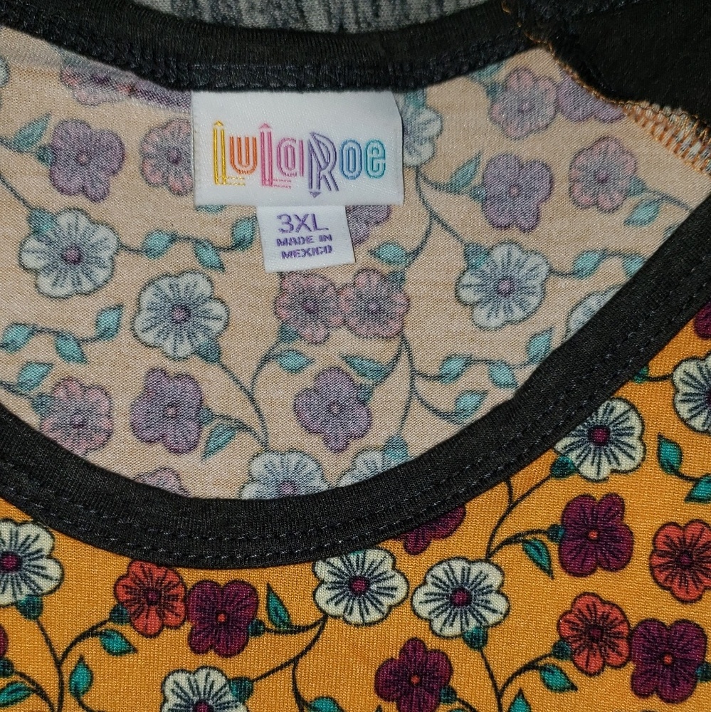 Lularoe Randy T - Picture 2 of 2